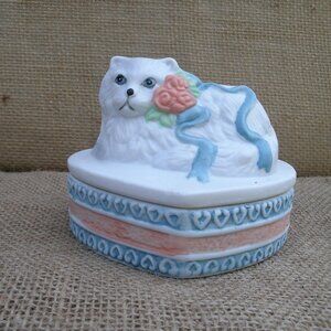 Vintage Victorian Style Persian Cat Heart Trinket Box